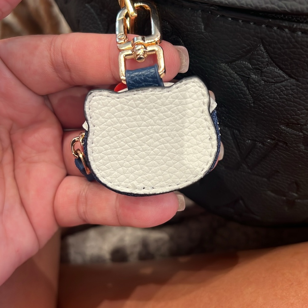 Hello Kitty Red and White Zip Pouch Bag purse Charm Keychain NWOT air pod - Picture 3 of 4